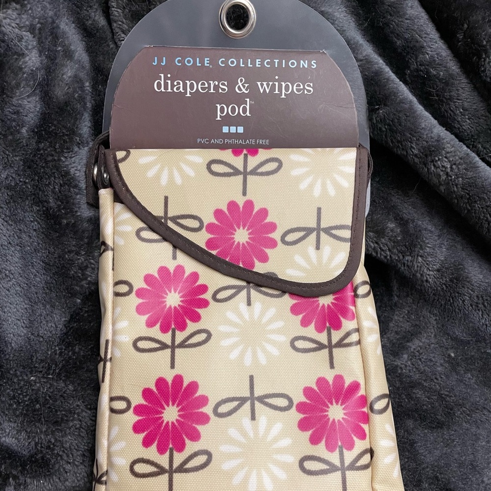 JJ Cole diapers and wipes pod